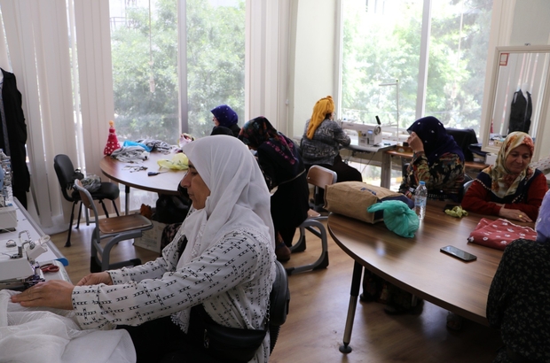 Viranşehirli kadınlar aldıkları eğitimlerle ev ekonomilerine katkı sağlıyor