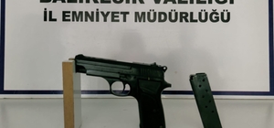 Balıkesir'de polis suçlulara göz açtırmıyor
Polis 34 aranan şahsı yakaladı