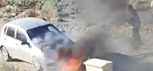 Otomobili kül olmaktan itfaiye kurtardı