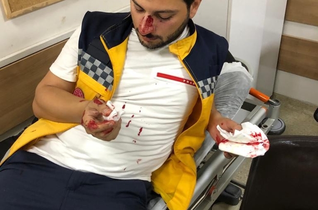 Şanlıurfa'da yol tartışmasında ambulans şoförünün burnu kırıldı