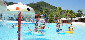 Balçovalı çocuklar yaz etkinliklerinde gönüllerince eğleniyor