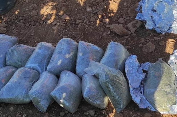 Şanlıurfa’da 3 milyon lira değerinde uyuşturucu ele geçirildi
Şanlıurfa’da uyuşturucu satıcılarına darbe
Fıstık bahçesinde toprağa gömülü halde uyuşturucu ele geçirildi