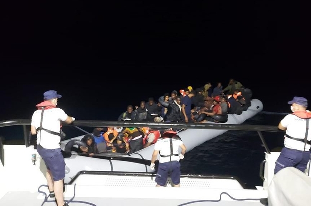 Çeşme açıklarında 46 düzensiz göçmen yakalandı