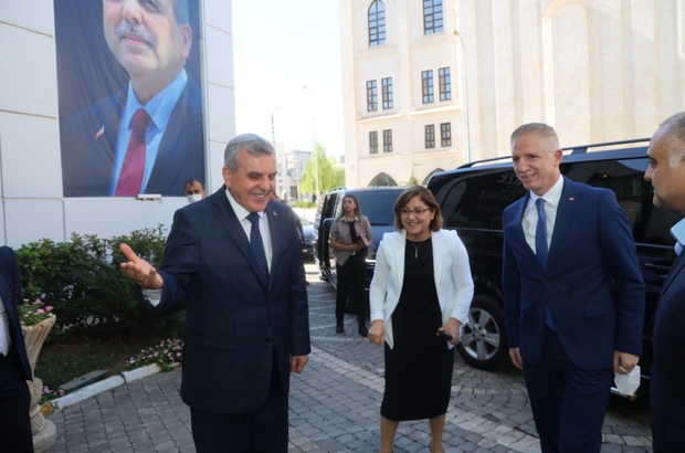 Vali Gül ve Fatma Şahin'in Şanlıurfa ziyareti