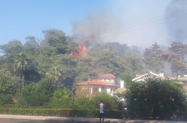 Marmaris’te orman yangını
Alevler binalara sıçradı
13 hane boşaltıldı
