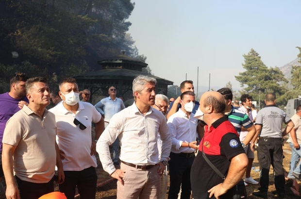 Başkan Oktay ve ekibi yangın bölgesinde yer aldı