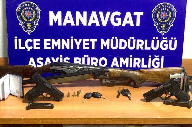 Polisin arama yaptığı ikamette ruhsatsız tabanca ve tüfek ele geçirildi