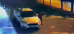 Otomobile 30 saniyede 30 bin liralık zarar verdi
Aracın 4 lastiğini patlatıp çizikler atan kişi kameraya yakalandı