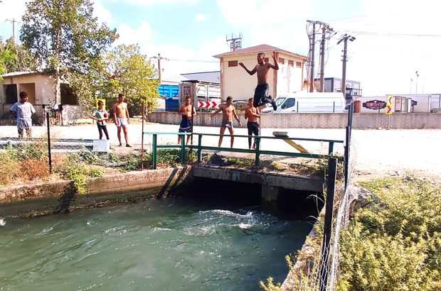 Bursa’da hava sıcaklığından bunalanlar soluğu su kanallarında alıyor
Yüzme bilmeyenlerin cankurtaranı ‘Pusu’