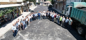 Akhisar'ın yolları büyükşehir tarafından asfaltlanıyor