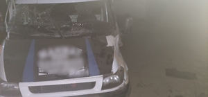 Kamyonet şarampole yuvarlandı: 2'si ağır 3 yaralı