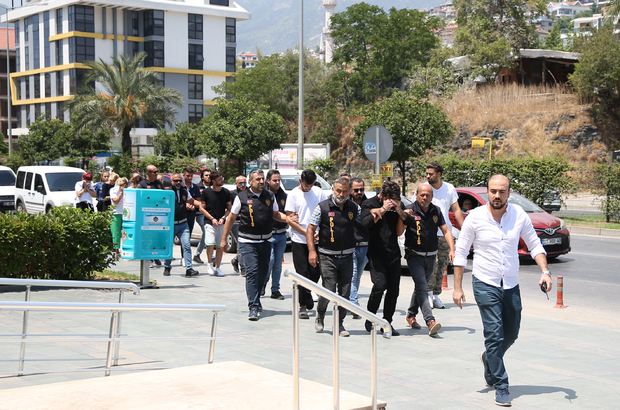 Antalya'da suç örgütüne yönelik operasyonda 9 kişi yakalandı