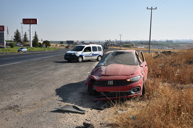 Şanlıurfa'da şarampole devrilen otomobildeki 2 kişi yaralandı
