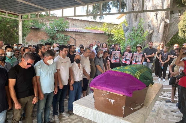 İzmir'de boşanma aşamasındaki eşi tarafından öldürülen kadın son yolculuğuna uğurlandı
