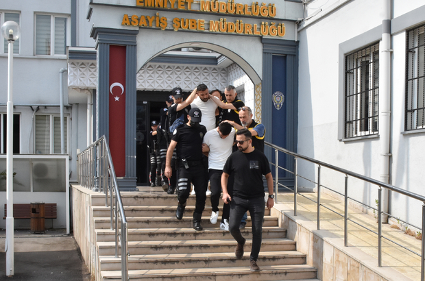 Bursa'da eğlence merkezinin önünde işlenen cinayetin şüphelileri İzmir'de yakalandı