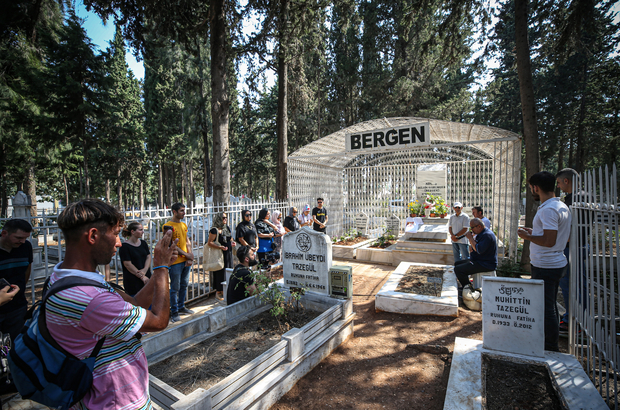 Şarkıcı Bergen, Mersin'deki mezarı başında anıldı