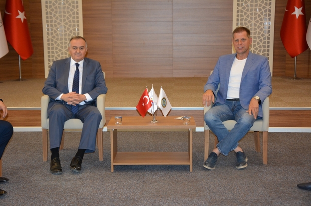 MHP'li Akçay, Manisa'da ziyaretlerde bulundu