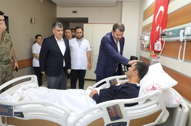 Şanlıurfa Valisi Ayhan yaralı askerleri ziyaret etti