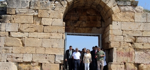 Kültür ve Turizm Bakan Yardımcısı Yavuz, Uşak'ta ziyaretlerde bulundu