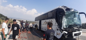 Kütahya'da kamyona çarpan yolcu otobüsündeki 9 kişi yaralandı