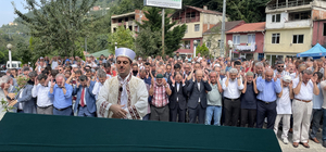 Ticaret Bakanı Muş'un dayısının cenazesi Trabzon'da defnedildi