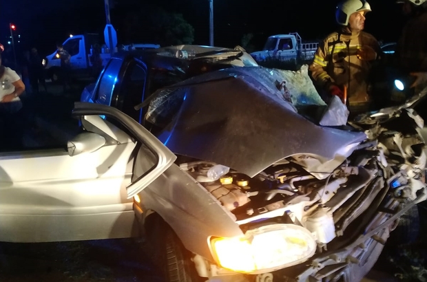 Bursa'da otomobille kamyonun çarpışması sonucu 2 kişi yaralandı