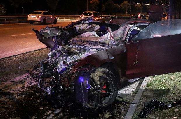 Bursa'da kamyonet ile otomobilin çarpıştığı kazada 1 kişi öldü