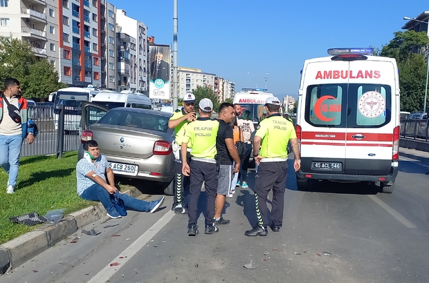Manisa'da 3 otomobilin karıştığı kazada 4 kişi yaralandı
