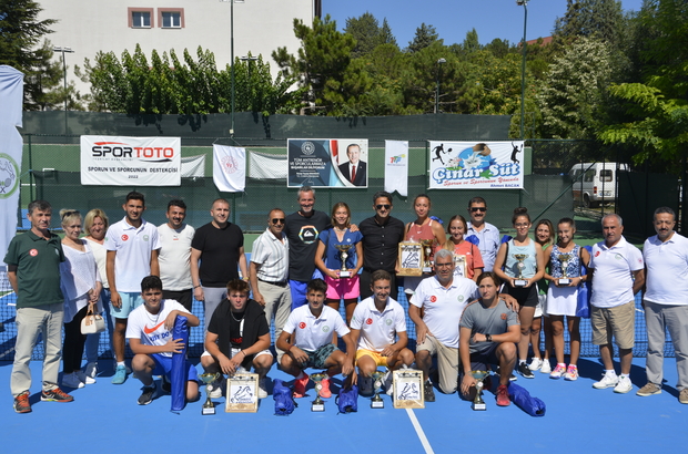 Manisa'da düzenlenen Tenis Büyükler Sonbahar Kupası Türkiye Serisi sona erdi 
