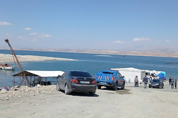 Elazığ'da teknenin batması sonucu baraj gölünde kaybolan kişinin cesedi bulundu