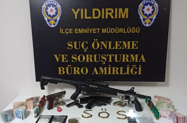 Bursa'da uyuşturucu ticareti yaptıkları iddia edilen 2 kişi yakalandı