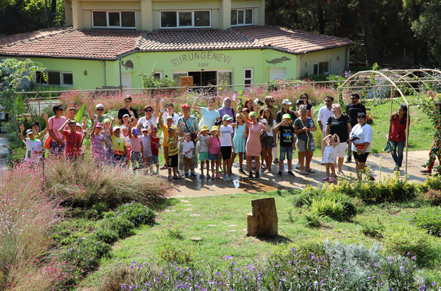 Ukraynalı çocuklar, Antalya'da hayvanat bahçesini gezdi