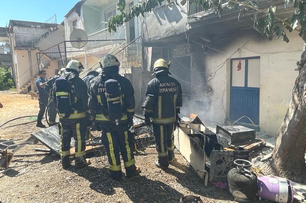 Antalya'da müstakil evde çıkan yangın hasara yol açtı  