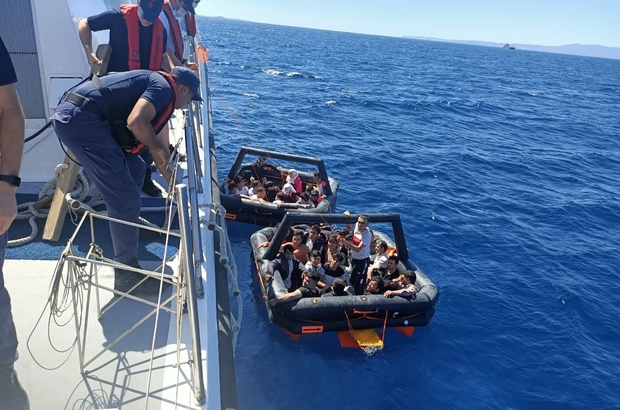 İzmir'de geri itilen 47 düzensiz göçmen kurtarıldı, 54 göçmen yakalandı 