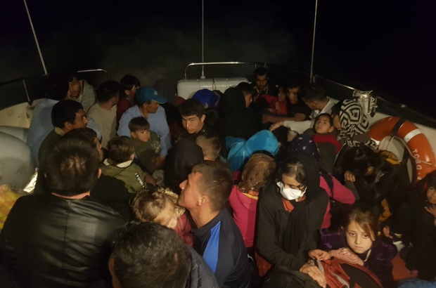İzmir'de geri itilen 5 düzensiz göçmen kurtarıldı, 49 göçmen yakalandı
