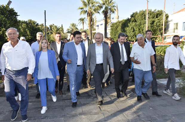 Ulaştırma ve Altyapı Bakanı Karaismailoğlu, Bodrum'da denizcilerle buluştu: