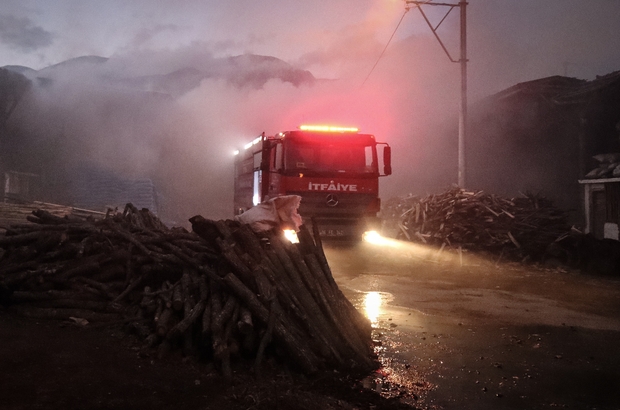 Bursa'da odun ve kömür depolama tesisinde çıkan yangın söndürüldü