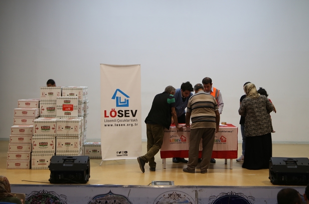 LÖSEV Şanlıurfa'da lösemi hastaları ve ailelerine et dağıttı