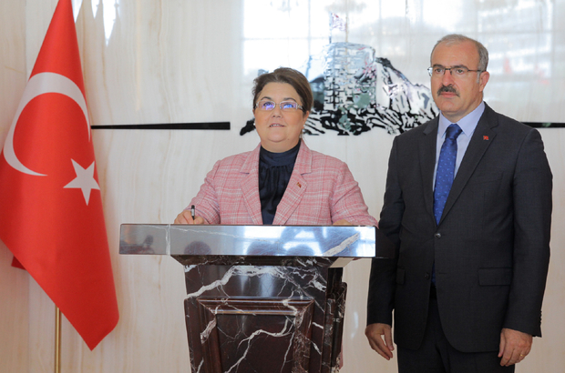 Aile ve Sosyal Hizmetler Bakanı Yanık, Elazığ'da gaziler ve şehit aileleri ile bir araya geldi: