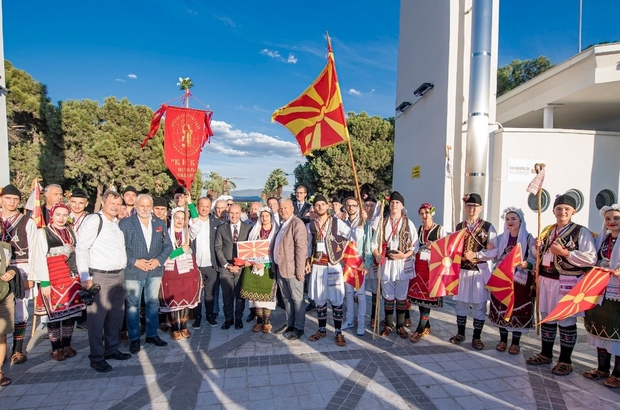İzmir'de 16. Balkanlılar Halk Dansları ve Kültür Festivali başladı