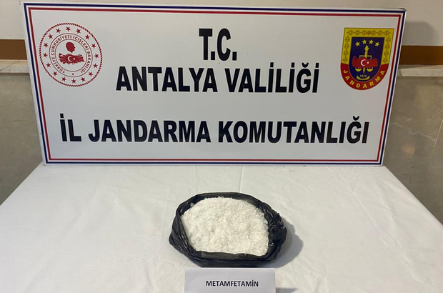 Antalya'da uyuşturucu ve kaçakçılık operasyonunda 5 kişi yakalandı