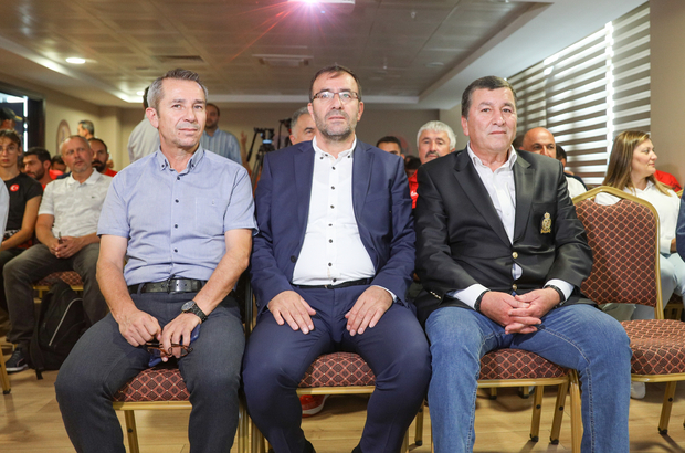 Atletizm Federasyonu Başkanı Çintimar, İzmir'de olimpik sporcularla buluştu