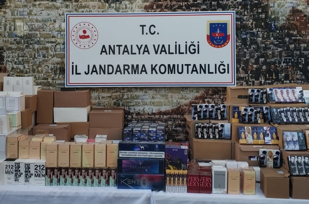 Antalya'da kaçak parfüm ve sigara operasyonunda 2 şüpheli yakalandı