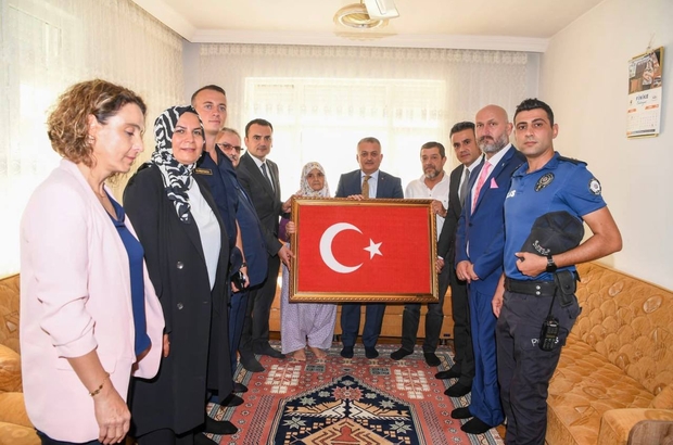 Vali Ersin Yazıcı, şehit ailesini ziyaret etti