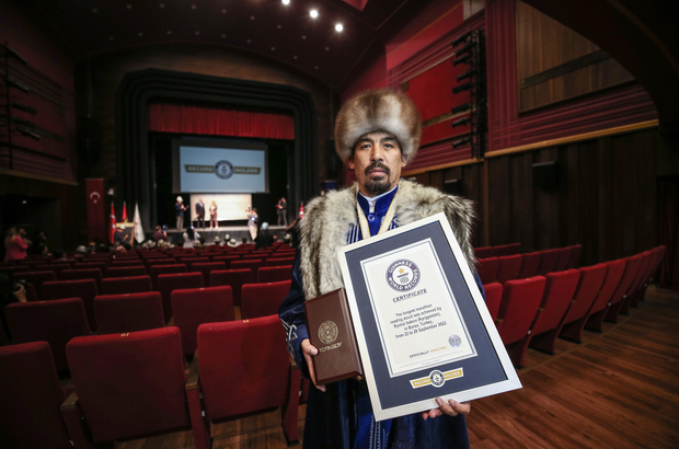 Kırgız Manasçı İsakov, 124 saat Manas okuyarak Guinness Rekorlar Kitabı'na girdi