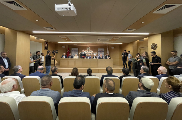AK Parti'li Demiröz, AK Parti Elazığ İl Başkanlığı'nda basın toplantısında konuştu: