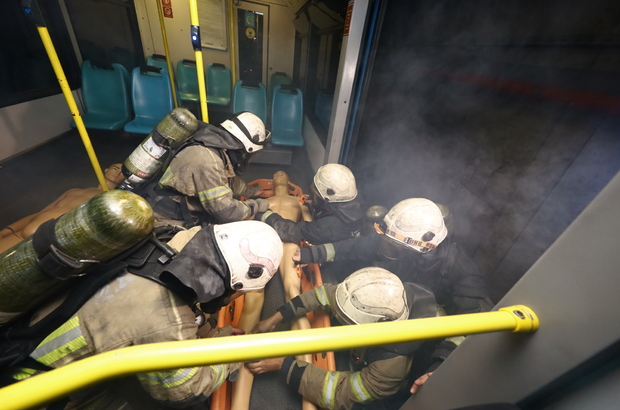 Bursa metrosunda gece yangın tatbikatı yapıldı
