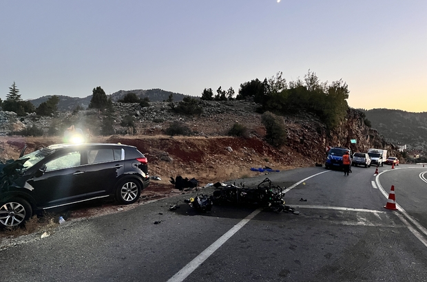 Antalya'da otomobille çarpışan motosikletin sürücüsü yaşamını yitirdi 