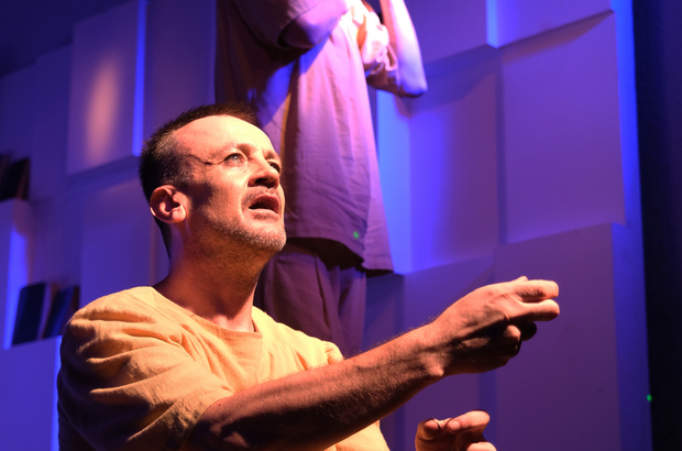 Feraizcizade Oda Tiyatrosu perdelerini "Uçurtmanın Kuyruğu" oyunuyla açıyor