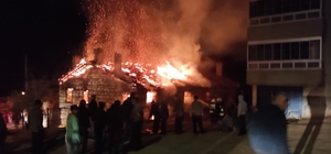 Derebucak ilçesinde çıkan yangında ev küle döndü